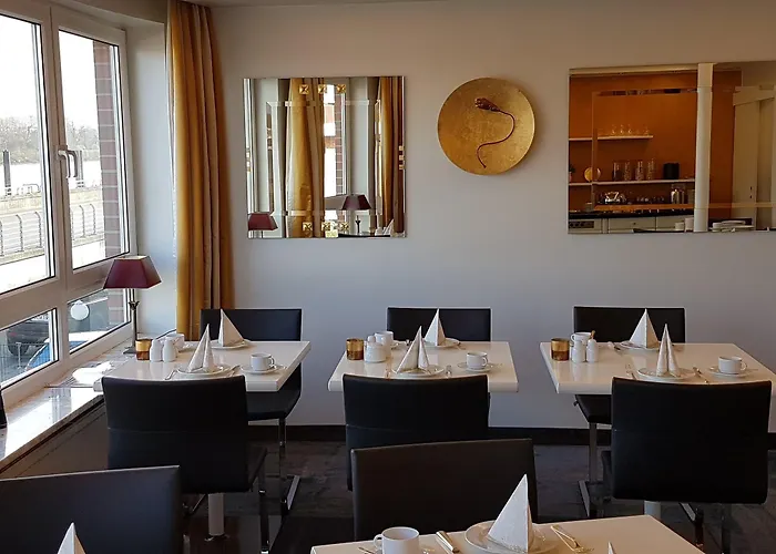 Am Elbufer Hotel