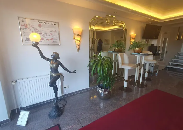 Am Elbufer Hotel