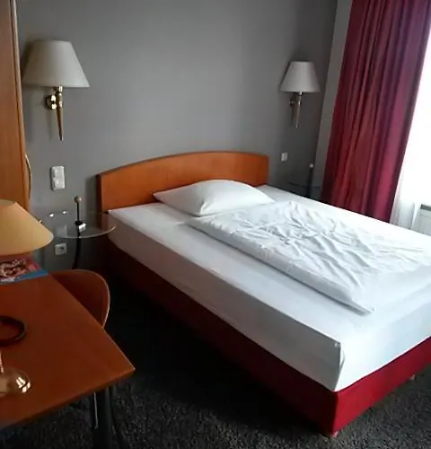 Hotel Am Elbufer 3*